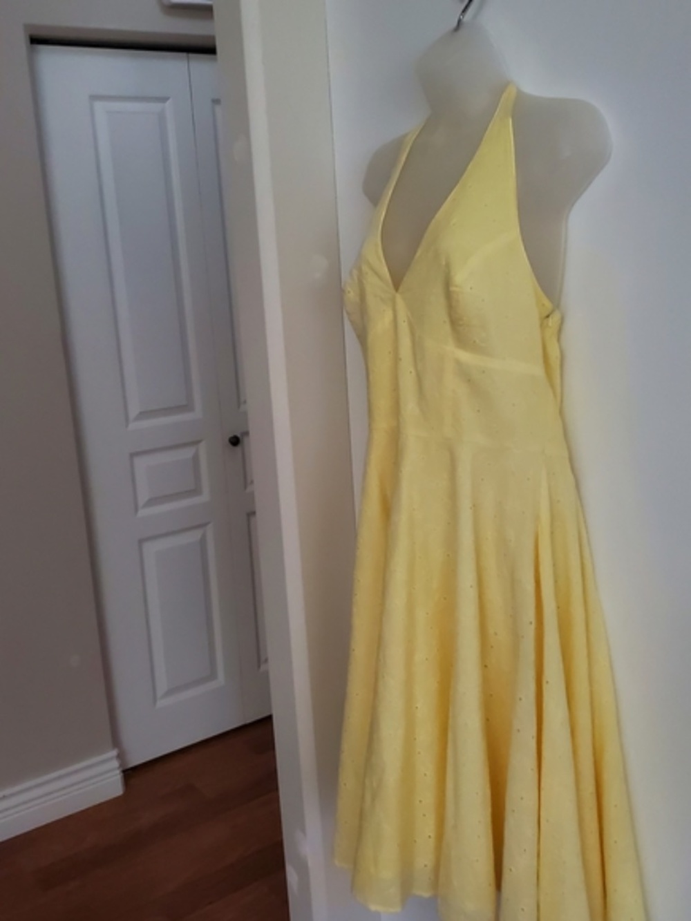 Reitmans EYELET Yellow Backless Dress fits Sz 12 - Picture 11 of 11